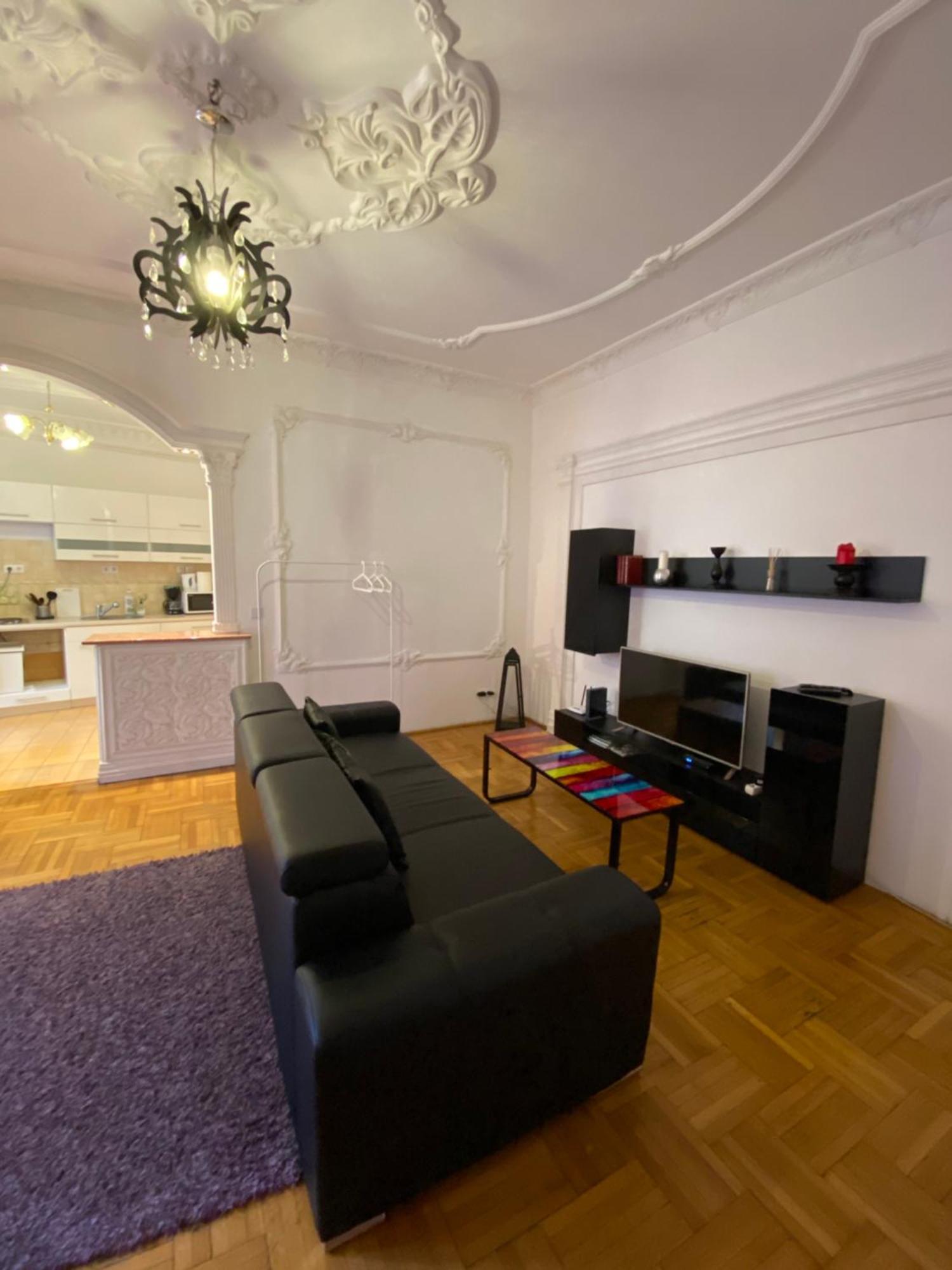 Apartament Heart Of The 2 Bedrooms, Living Rooms, Bathrooms, With Ac Budapesta